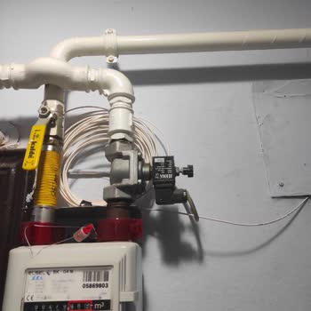 Fiber İnternet Kurulumu Sonrası Apartman Önü Kablo Ve Çöp Sorunu