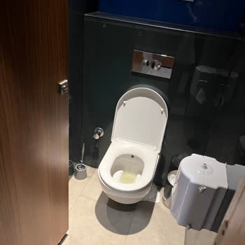 Point Bornova AVM Kadınlar Tuvaletlerinde Hijyen Ve Kullanım Sorunları Bitmiyor