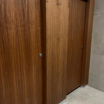 Point Bornova AVM Kadınlar Tuvaletlerinde Hijyen Ve Kullanım Sorunları Bitmiyor