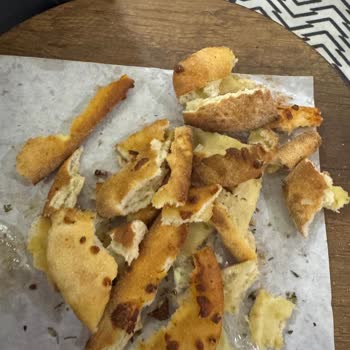 Domino's Pizza Bol Peynirli Ekmekte Peynir Yok ve İçinde Naylon Çıktı