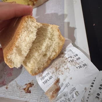 Sandviç Ekmeğinde Plastik Benzeri Yabancı Maddeyle Karşılaştım