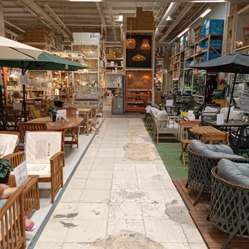 Koçtaş Alanya Mağazasında Tehlikeli Zemin Nedeniyle Yaşanan Kaza