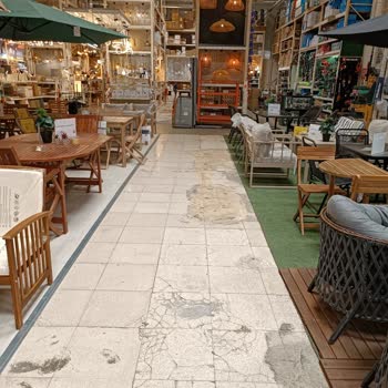 Koçtaş Alanya Mağazasında Tehlikeli Zemin Nedeniyle Yaşanan Kaza