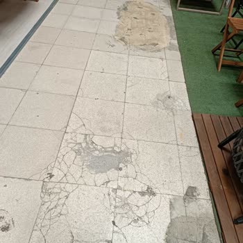 Koçtaş Alanya Mağazasında Tehlikeli Zemin Nedeniyle Yaşanan Kaza