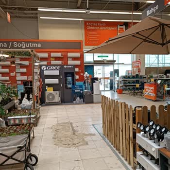 Koçtaş Alanya Mağazasında Tehlikeli Zemin Nedeniyle Yaşanan Kaza