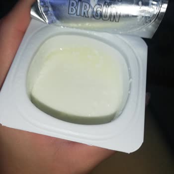 Taze Olması Gereken Yoğurt Bozuk Çıktı, Mağduriyetimin Giderilmesini İstiyorum