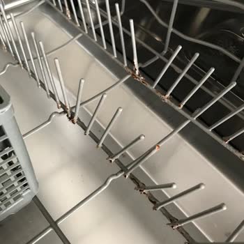 Bulaşık Makinesi Sepetlerinde 1 Yılda Ciddi Çürüme Ve Yüksek Parça Ücreti