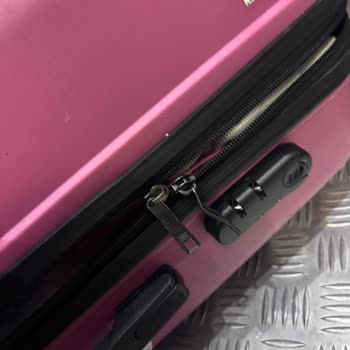 Ajet Uçuşunda Hasarlı Bagaj Ve Başvuru Sürecinde Yaşanan Mağduriyet