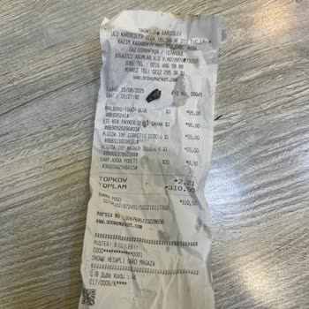 Kek İçinden Çıkan Sivri Plastik Parçası Hayatımı Tehlikeye Attı