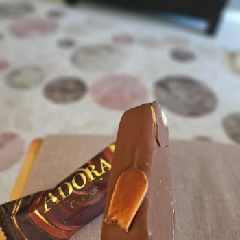 BİM Adore Dondurmadan Çubuk Çıkması ve Hijyen Endişesi