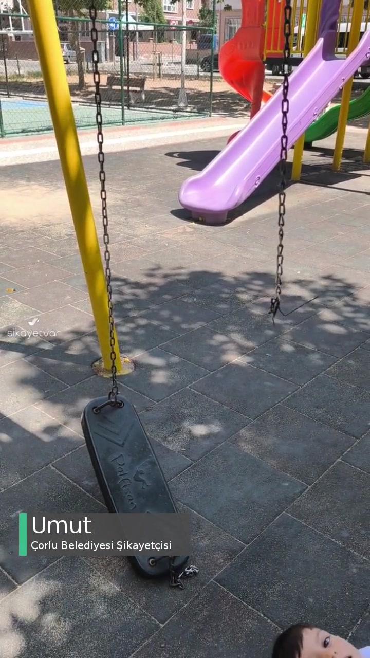 Çorlu Belediyesi Salıncak Koptu! videonun kapak resmi
