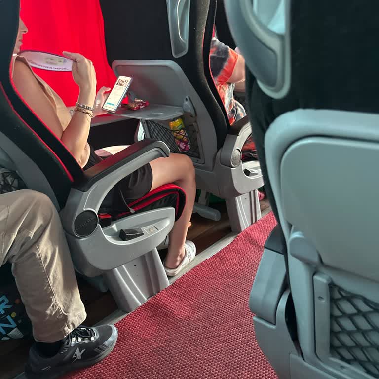 Klimasız Eski Otobüste Yüksek Ücretle Bunaltıcı Yolculuk