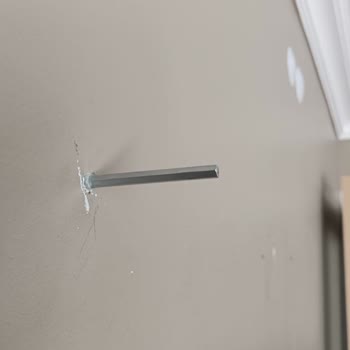 Montaj Sırasında Kırılan Koltuk Ve TV Ünitesi Üç Haftadır Çözülmüyor