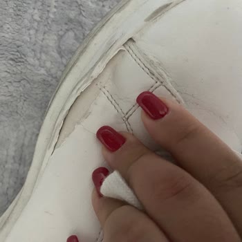 İki Kere Giyilen Ayakkabıda Dikiş Patladı, Ücret İadesi İstiyorum