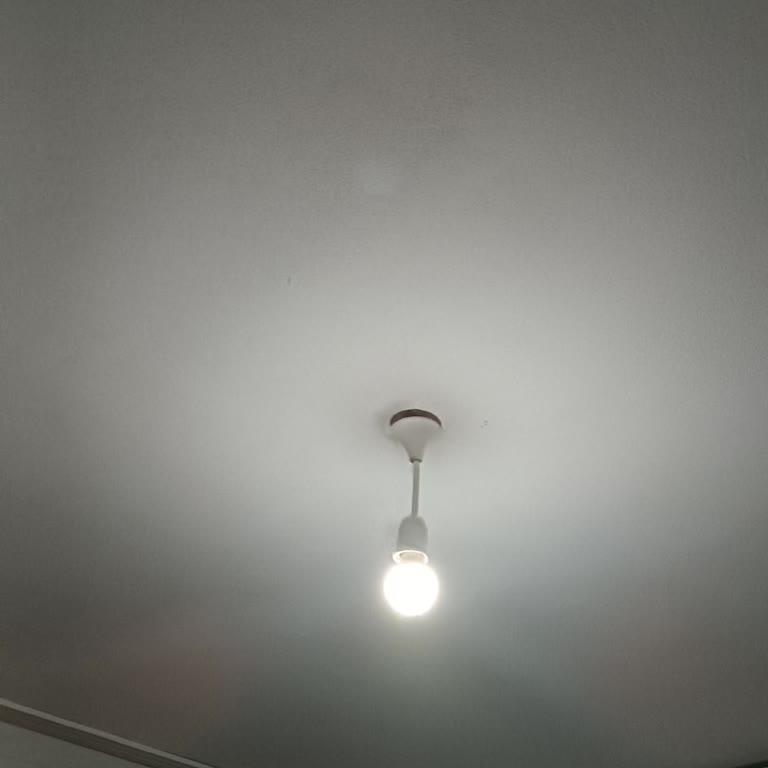 Adana Yüreğir'de Sürekli Elektrik Voltajı Düşüklüğü Ve Muhtarın İlgisizliği