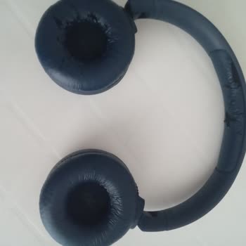 JBL Kulaklığımın Deri Kısımları Bir Günde Soyuldu Planlı Eskitme Mi