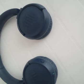 JBL Kulaklığımın Deri Kısımları Bir Günde Soyuldu Planlı Eskitme Mi