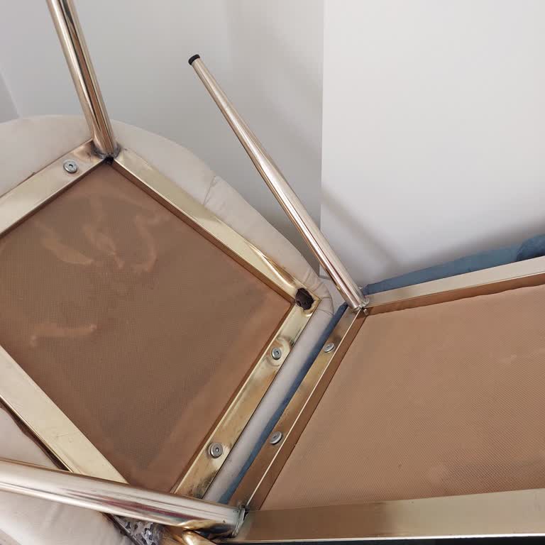 Veyron Sandalye Ayakları Sürekli Kırılıyor, Ücretsiz Tamir Talep Ediyorum