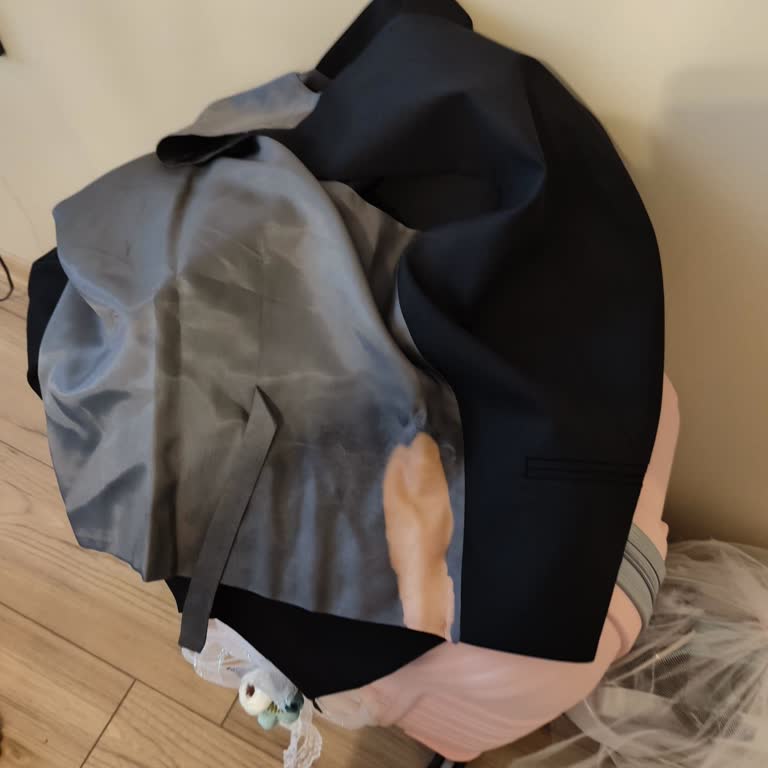 Aldığım Takım Elbisede Leke Ve Eski Ürün Satışı Nedeniyle Mağduriyet