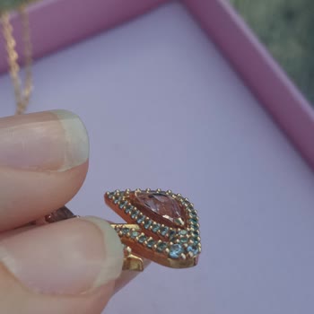 Swarovski Kolyemde Renk Değişimi Ve Çözüm Eksikliği