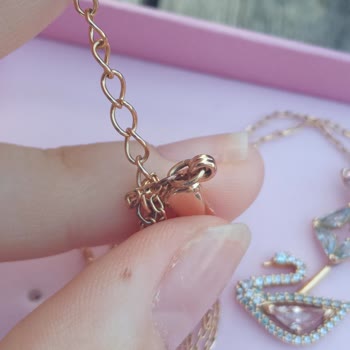 Swarovski Kolyemde Renk Değişimi Ve Çözüm Eksikliği