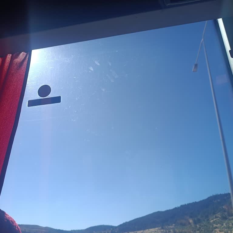 Otobüste Perde Eksikliği Ve İlgisiz Muavin Yüzünden Rahatsız Edici Yolculuk Deneyimi