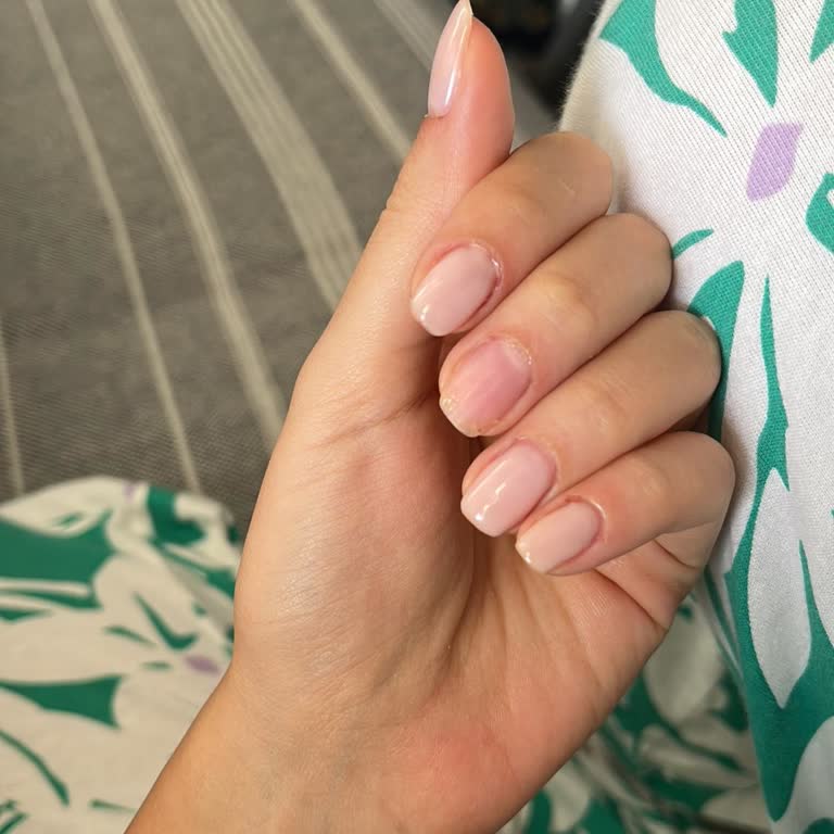 Kalıcı Oje Sonrası Tırnak Diplerim Kanadı, Oje Bir Günde Soyuldu