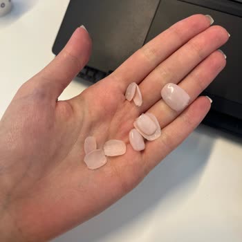 Kalıcı Oje Sonrası Tırnak Diplerim Kanadı, Oje Bir Günde Soyuldu