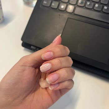 Kalıcı Oje Sonrası Tırnak Diplerim Kanadı, Oje Bir Günde Soyuldu