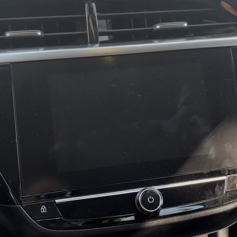 Opel Corsa Sıfır Araçta Sürekli Multimedya Ekran Arızası Ve Çözüm Eksikliği