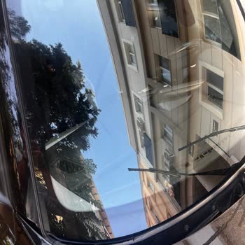 BMW 1.16 Ön Cam Fitili Güneşte Eriyor Kapı Fitilleri Deforme Oldu