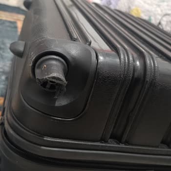 Hasarlı Valiz İçin Çözüm Beklerken Sürekli Oyalandım