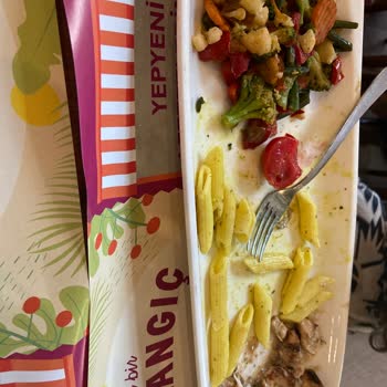 Tavuk Dünyası Bir Daha Gelirmiyim Buraya Yemek Yemeye Bilemiyorum