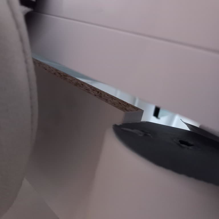 Kusurlu Masa Teslimatı ve Malzeme Uyumsuzluğu Hakkında İade Talebi