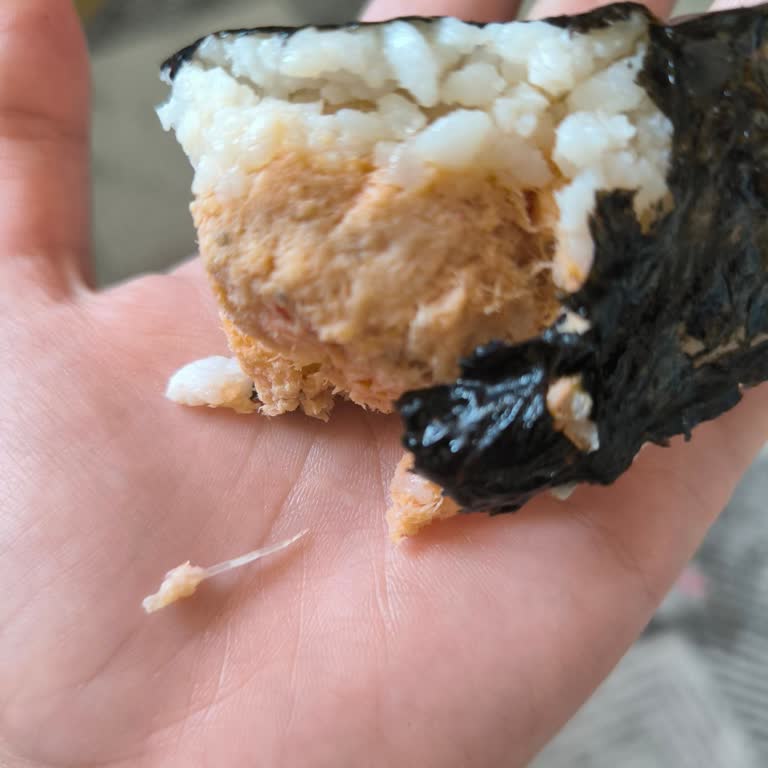 Dardanel Onigiri Somon Teriyaki Ürününde Kılçığa Benzer Yabancı Cisimle Karşılaştım