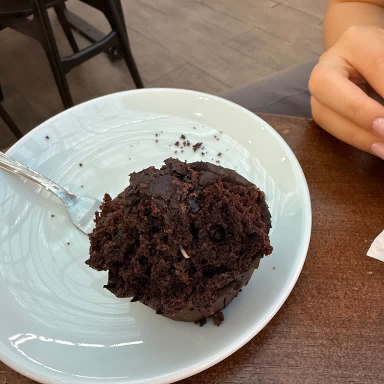 Starbucks Muffin İçinde Canlı Solucan Buldum, Çözüm Sunulmadı