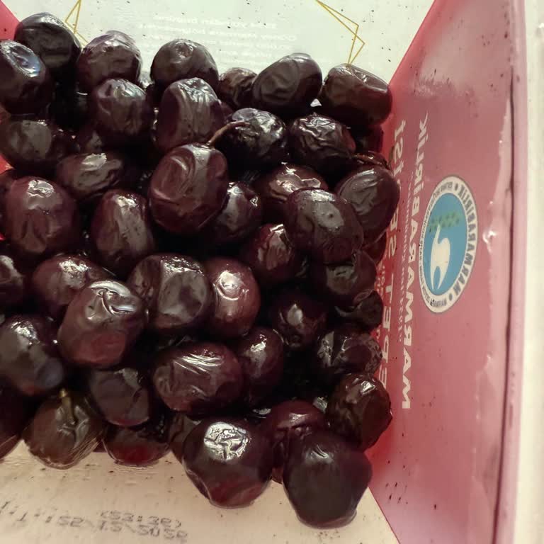 Bozuk Zeytin İadesi Reddedildi, Mağaza İlgisiz Davrandı