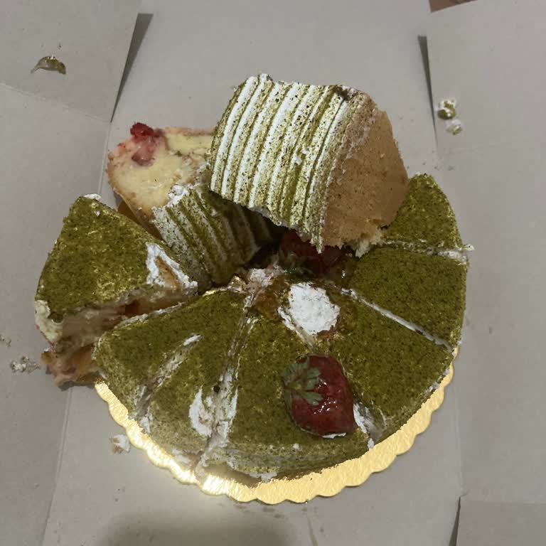 Bozuk Pasta Satışı: Simit Dünyası'ndan Ekşi Ve Taze Olmayan Ürün