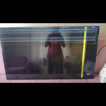 Awox B245000 50" 127 Ekran Uydu Alıcılı 4K Ultra HD Smart LED TV Kırık Çıktı