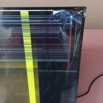 Awox B245000 50" 127 Ekran Uydu Alıcılı 4K Ultra HD Smart LED TV Kırık Çıktı