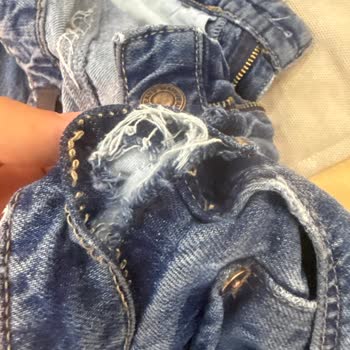 Aynı Model Jean Pantolonlarda Tekrarlayan Yırtılma Sorunu Ve Mağduriyet