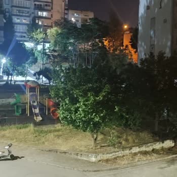 Karanlık Parkta Güvenlik Tehlikesi Ve Belediyeden Yetersiz Çözüm