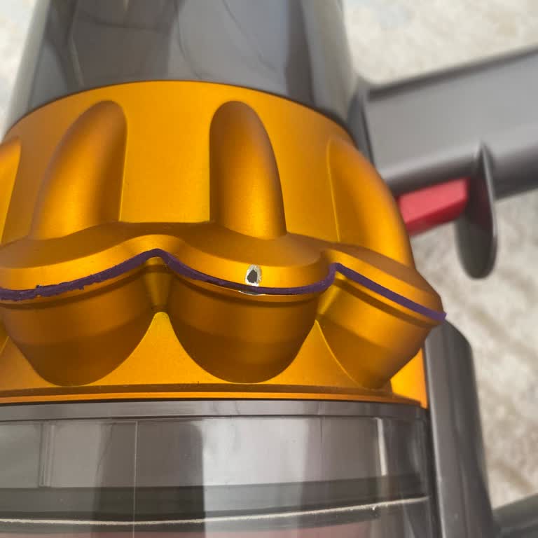 Yeni Alınan Dyson Süpürgenin Mor Şeritlerinde Hızlı Deformasyon Sorunu