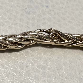 Aldığım Bileklik Sürekli Arızalandı, Tamirden Daha Kötü Geldi Ve İade Talebim Reddedildi