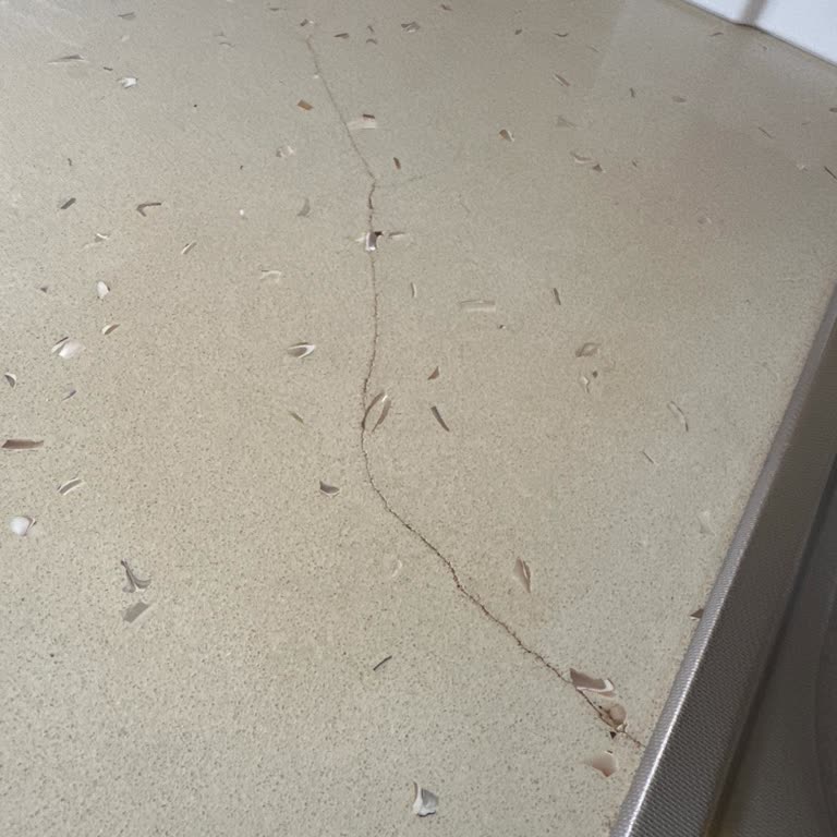 Lineadecor Dayanıklı Denilen Tezgah Kendi Kendine Çatladı, Mağdur Olduk