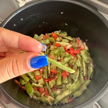 Feast Dondurulmuş Fasulyede Dal Parçası Çıktı, Para İadesi Talep Ediyorum