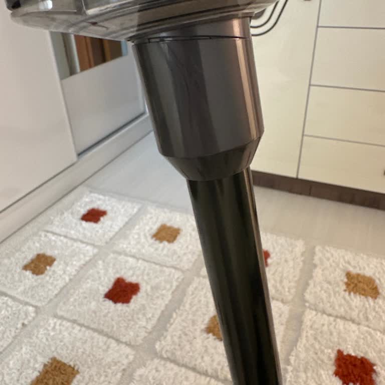 Dyson V12 Süpürge Boru Kısmında Sürekli Bükülme Sorunu Ve Garanti Talebi