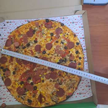 Sipariş Edilen Boyutta Olmayan Pizza Ve Yetersiz Müşteri Hizmeti