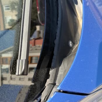 BMW 116i Arka Stop Lambası Ve Ön Cam Fitili Sorunlarında Servis Desteği Alamama