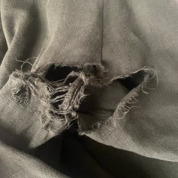 İlk Giyişte Yırtılan Pantolona Değişim Veya İade Reddi Mağduriyet Yaşattı